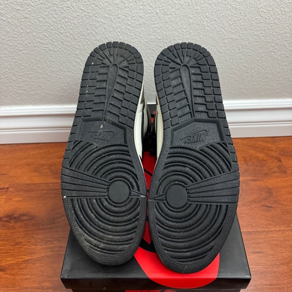 Jordan 1 Retro High Dark Mocha Size 10.5 - Picture 6 of 8